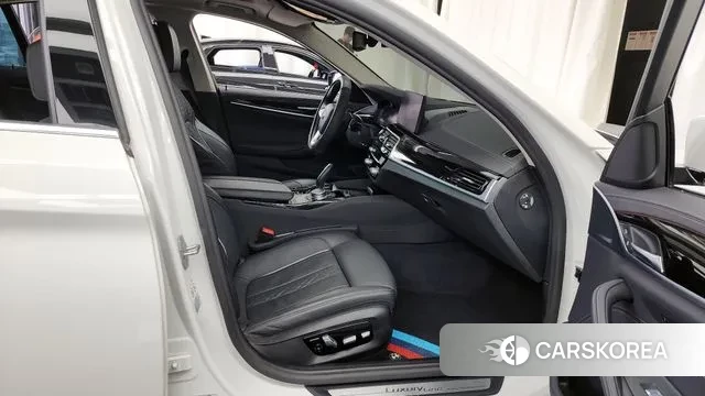 BMW 5 Series (G30) 2021 Белый из Кореи, фото 2