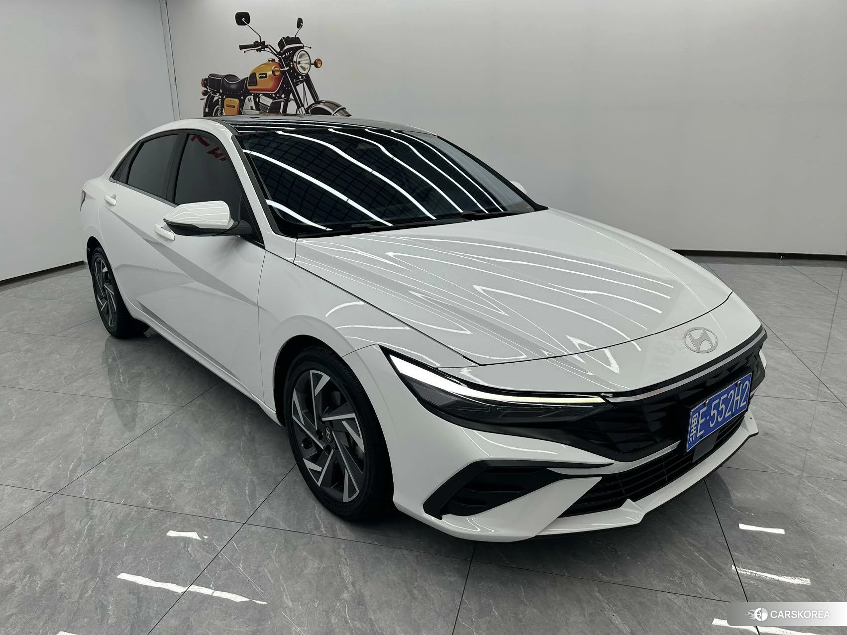 Hyundai Elantra 2023 Белый из Китая, фото 2