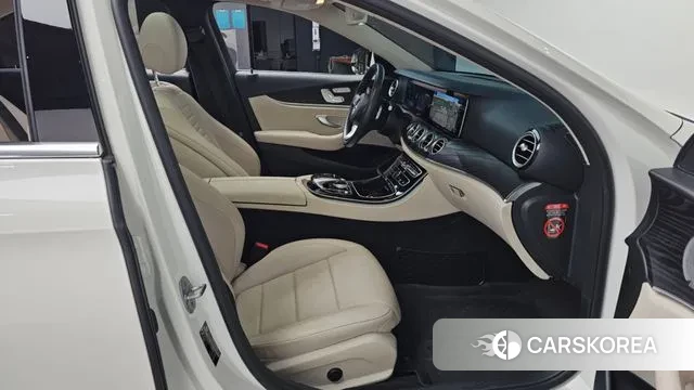 Mercedes-Benz E-Class W213 2018 Белый из Кореи, фото 2