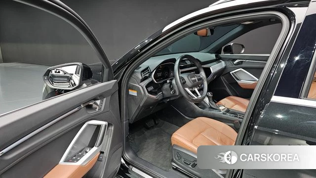 Audi Q3 (F3) 2022 Черный из Кореи, фото 2