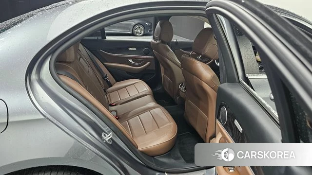 Mercedes-Benz E-Class W213 2018 Серый из Кореи, фото 2