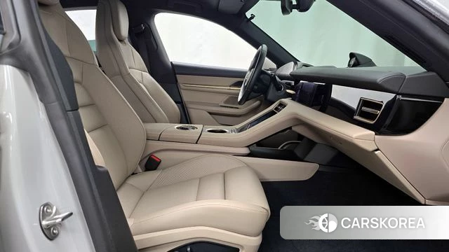 Porsche Taycan 2024 Серебристо-серый из Кореи, фото 2