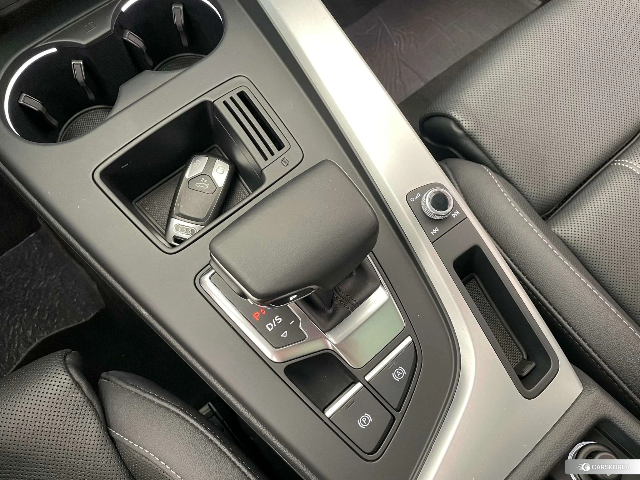 Audi A4L 2021 Белый из Китая, фото 2