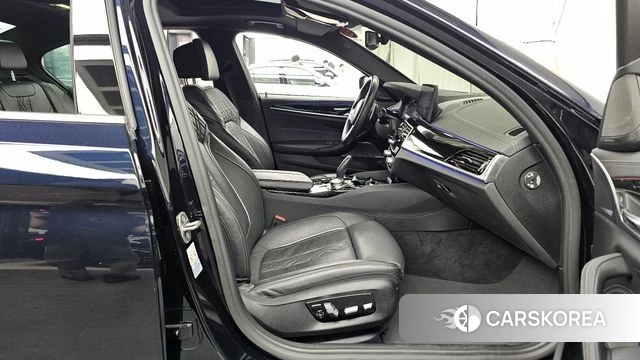 BMW 5 Series (G30) 2021 Черный из Кореи, фото 2