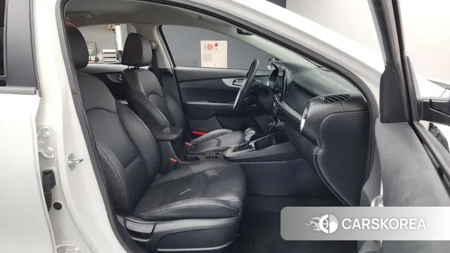 Kia The New K3 2nd generation 2021 Белый из Кореи, фото 2