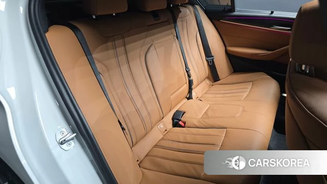 BMW 5 Series (G30) 2023 Белый из Кореи, фото 2