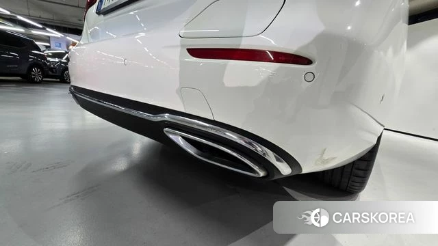 Mercedes-Benz E-Class W213 2023 Белый из Кореи, фото 2