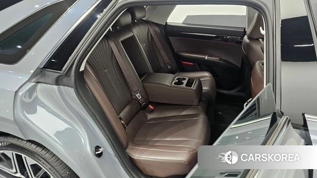 Hyundai Grandeur Hybrid (GN7) 2023 Светло-серебряный цвет из Кореи, фото 2