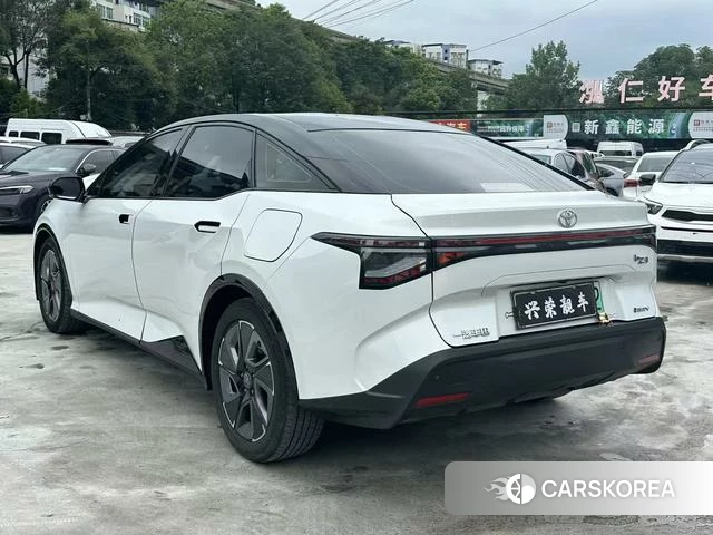 Toyota bZ3 2023 Белый из Китая, фото 2