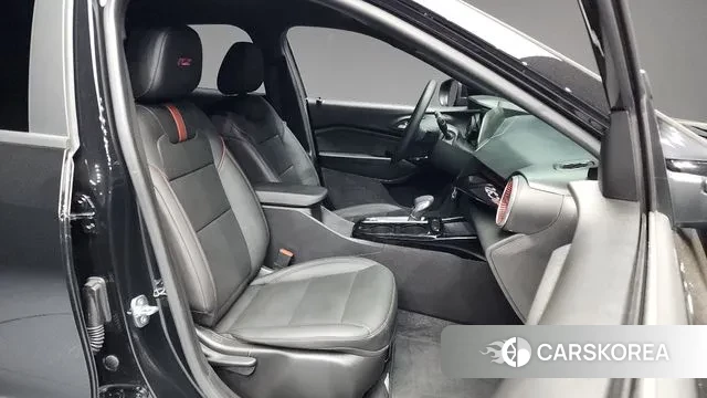 Chevrolet (GM Daewoo) Trax Crossover 2023 Черный из Кореи, фото 2