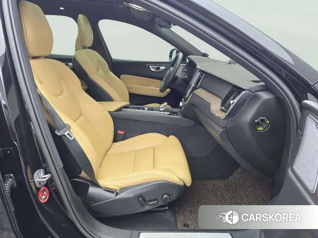 Volvo XC60 second Generation 2023 Черный из Кореи, фото 2