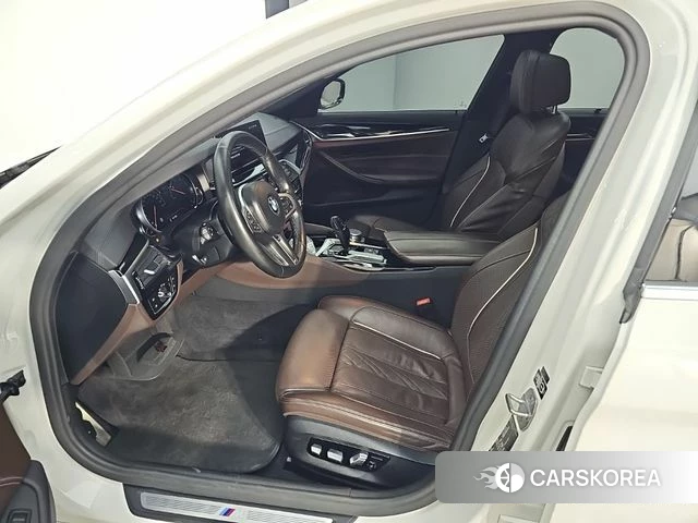 BMW 5 Series (G30) 2018 Белый из Кореи, фото 2