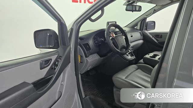 Hyundai The New Grand Starex 2018 Серебристо-серый из Кореи, фото 2