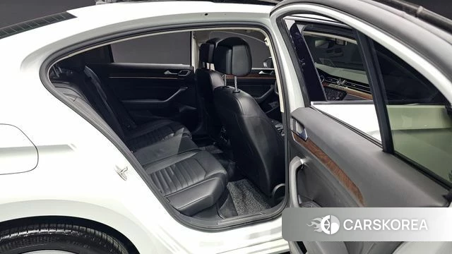 Volkswagen Passat GT (B8) 2018 Белый из Кореи, фото 2