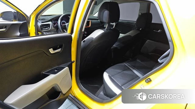 Kia Stonic 2018 Желтый из Кореи, фото 2