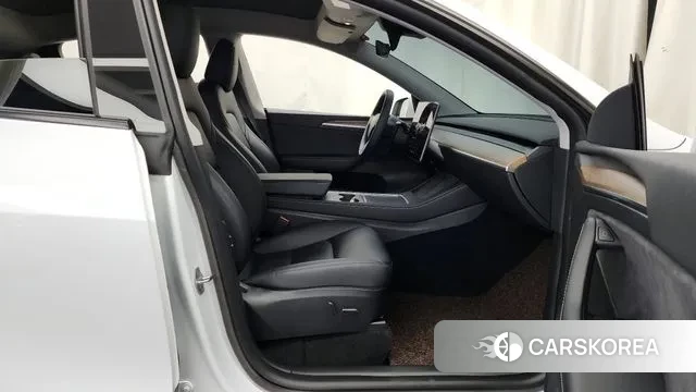 Tesla Model Y 2023 Белый из Кореи, фото 2