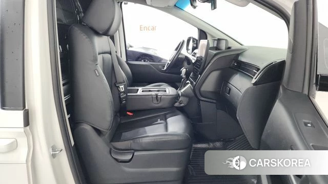 Hyundai Staria 2023 Белый из Кореи, фото 2
