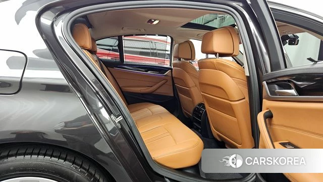 BMW 5 Series (G30) 2021 Серый из Кореи, фото 2