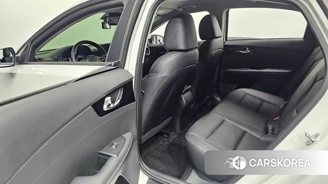 Kia The New K3 2nd generation 2023 Белый из Кореи, фото 2