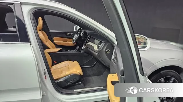 Volvo XC60 second Generation 2019 Белый из Кореи, фото 2