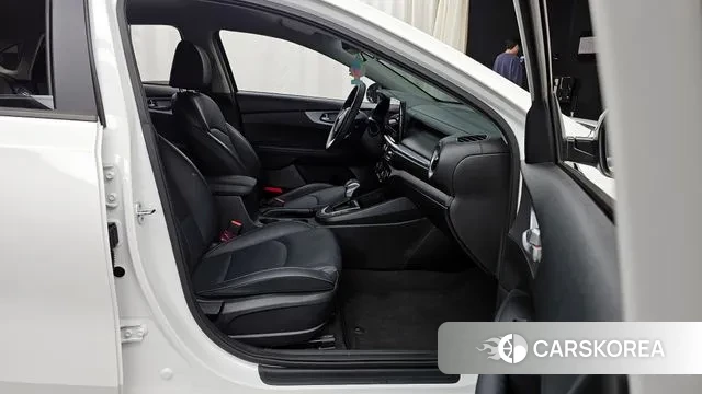 Kia The New K3 2nd generation 2021 Белый из Кореи, фото 2