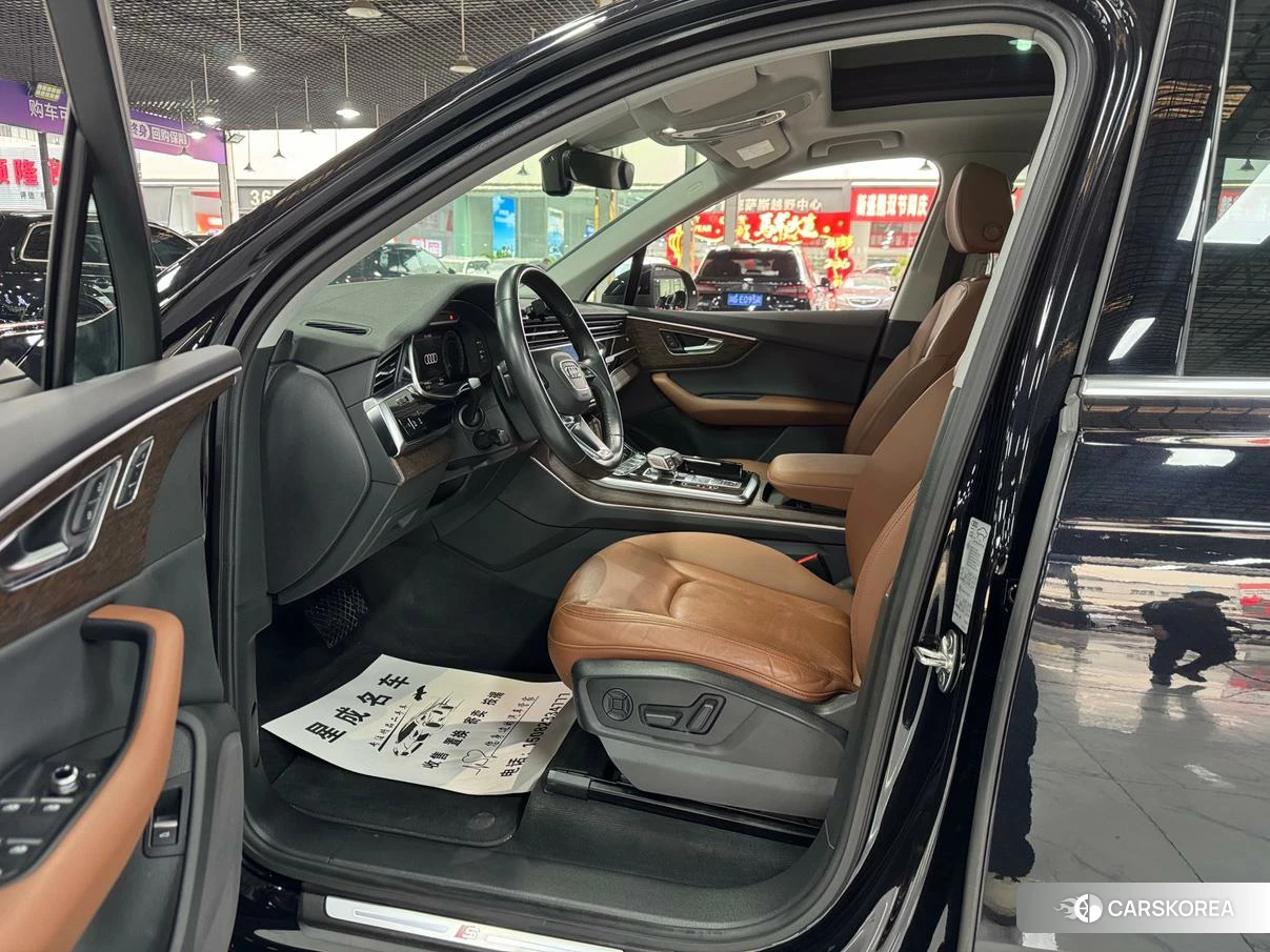 Audi Q7 2020 Черный из Китая, фото 2