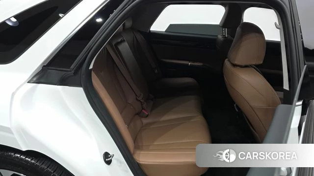 Hyundai Grandeur Hybrid (GN7) 2024 Белый из Кореи, фото 2