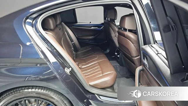 BMW 5 Series (G30) 2019 Черный из Кореи, фото 2