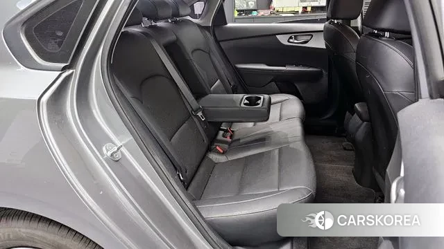 Kia The New K3 2nd generation 2022 Серый из Кореи, фото 2