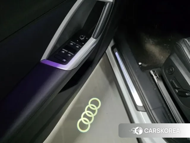 Audi Q3 (F3) 2023 Белый из Кореи, фото 2