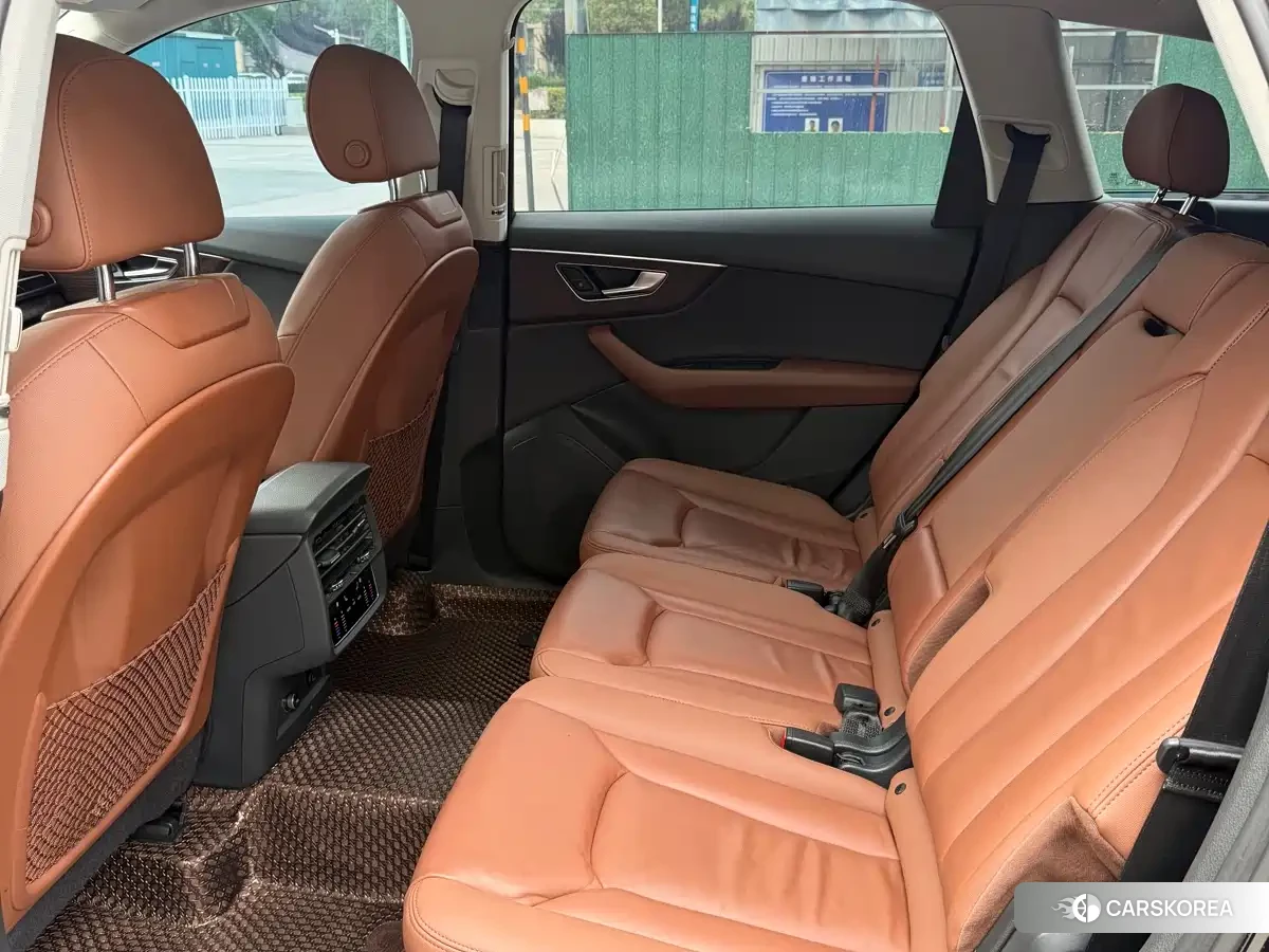Audi Q7 2020 Черный из Китая, фото 2