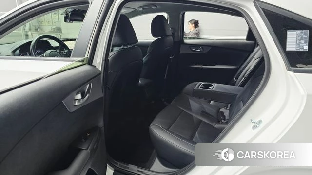 Kia The New K3 2nd generation 2022 Белый из Кореи, фото 2