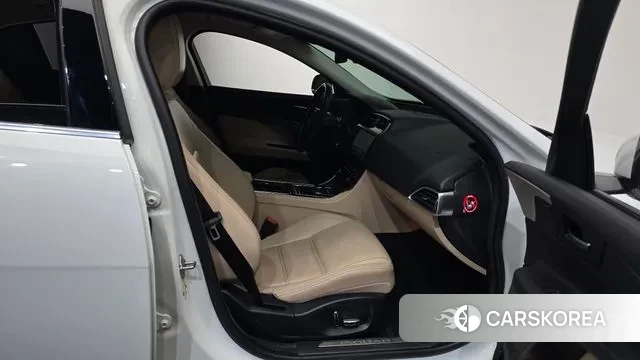 Jaguar XE 2019 Белый из Кореи, фото 2