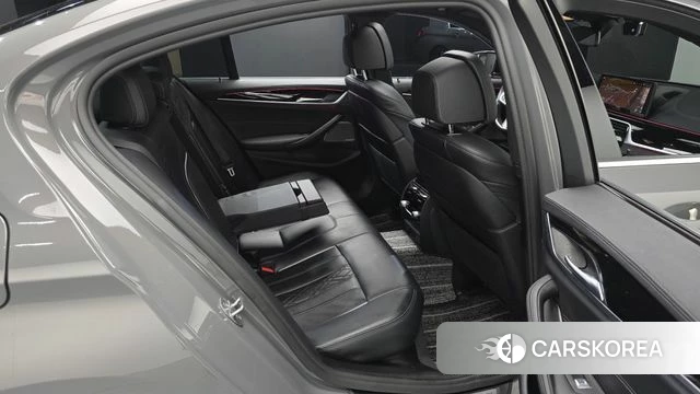 BMW 5 Series (G30) 2022 Серебристо-серый из Кореи, фото 2