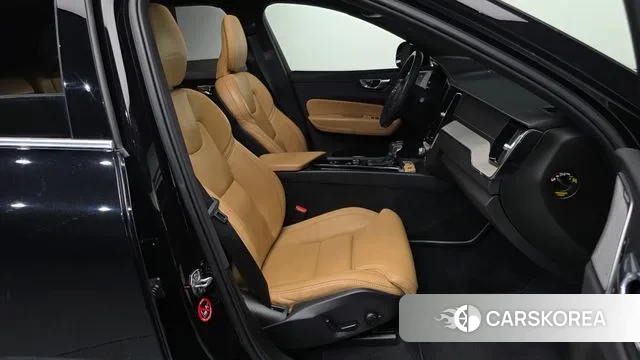 Volvo XC60 second Generation 2020 Черный из Кореи, фото 2