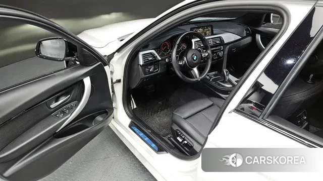 BMW 3 Series (F30) 2018 Белый из Кореи, фото 2