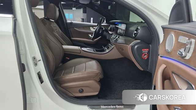 Mercedes-Benz E-Class W213 2020 Белый из Кореи, фото 2
