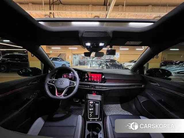 Volkswagen Golf 8th Generation 2024 Черный из Кореи, фото 2