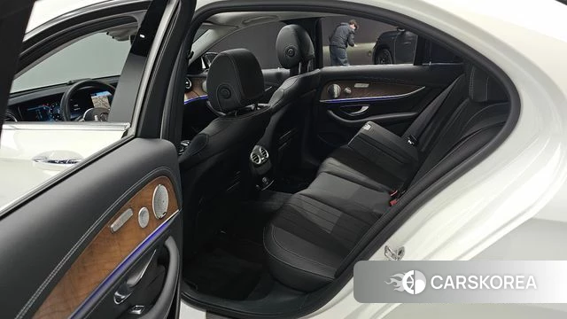 Mercedes-Benz E-Class W213 2019 Белый из Кореи, фото 2