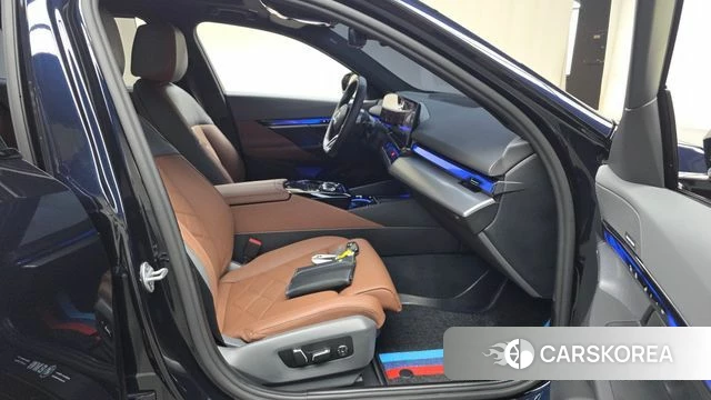 BMW 5 Series (G60) 2025 Синий из Кореи, фото 2