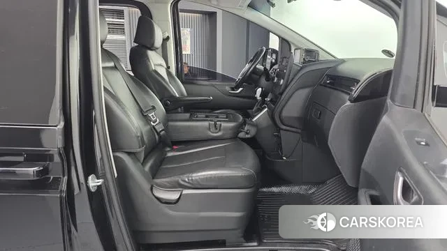 Hyundai Staria 2021 Черный из Кореи, фото 2