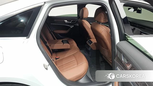 Audi A6 (C8) 2021 Белый из Кореи, фото 2