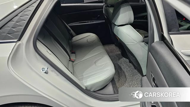 Hyundai The New Avante (CN7) 2024 Серебристо-серый из Кореи, фото 2
