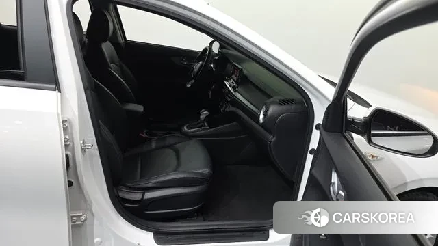 Kia The New K3 2nd generation 2021 Белый из Кореи, фото 2