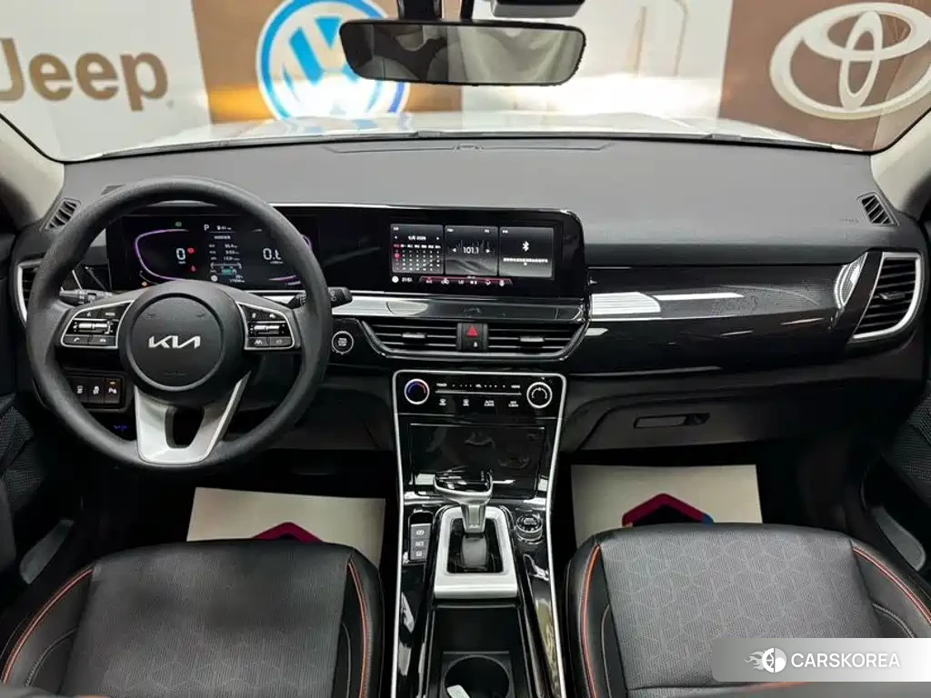 Kia Seltos 2023 Белый из Китая, фото 2