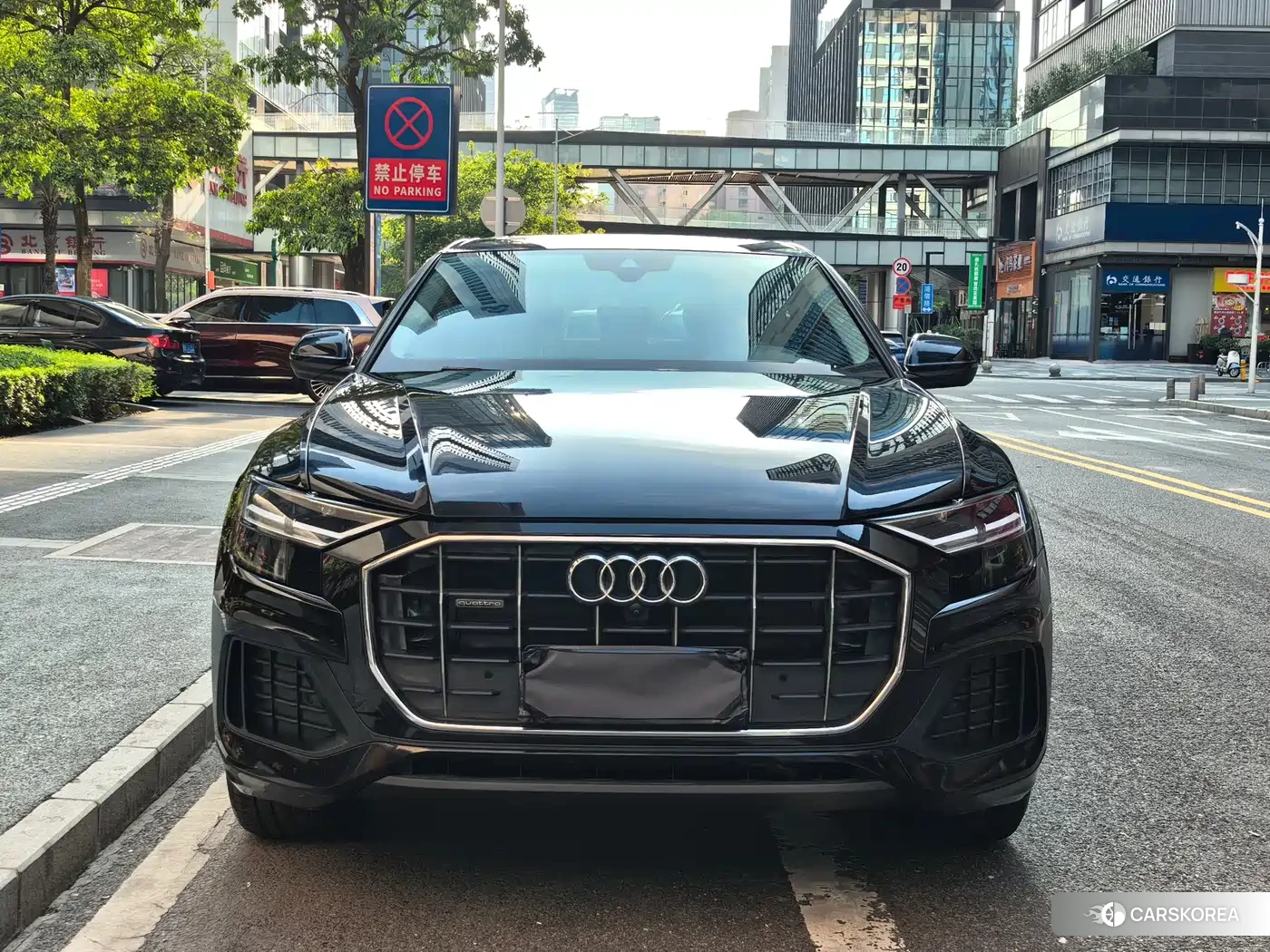 Audi Q8 2021 Черный из Китая, фото 2