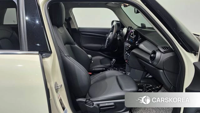 Mini Cooper 2021 Жемчужный цвет из Кореи, фото 2