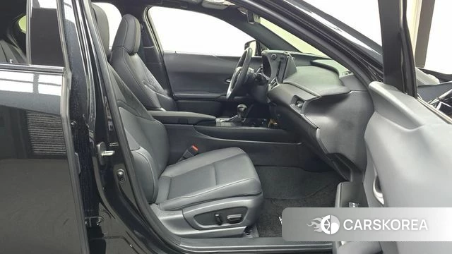 Lexus UX250h 2023 Черный из Кореи, фото 2