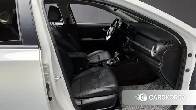 Kia The New K3 2nd generation 2024 Белый из Кореи, фото 2