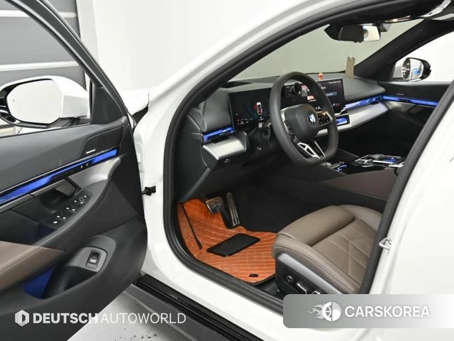 BMW 5 Series (G60) 2025 Белый из Кореи, фото 2